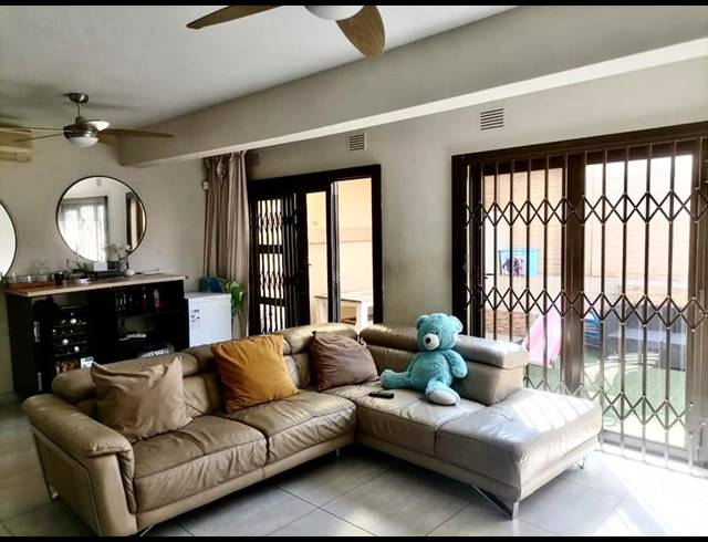 3 BEDROOM TOWNHOUSE FOR SALE IN WARNER BEACH